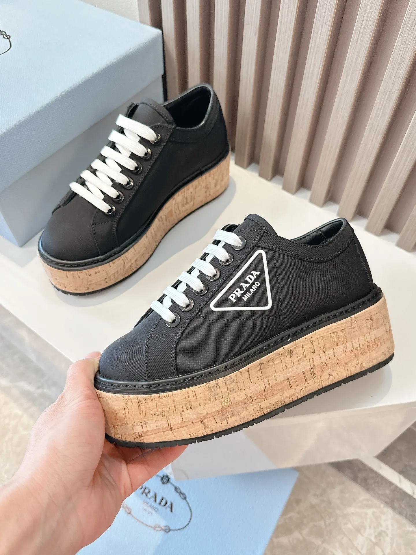 👟👟Ex-factory price 500👟👟 ☑️SNGG ｜Thick-soled high-explosive shoes Super hot Prada Prada 2024 latest spring and summer sawtooth Roman ultra-light thick-soled shoes! Retro, fashionable and avant-garde gear teeth make the whole pair of shoes light, comfortable and brightly colored to satisfy a variety of choices for fashionable people of different styles! The iconic molded injection triangle logo is matched with the shape of the upper foot 🦶🏻It’s super nice, every element is fashionable! - MATERIAL Material - ⇢ Upper: imported silk nylon twill ⇢ Lining: sheepskin lining ⇢ Outsole: TPU wood grain rubber combination outsole ⇢size：#35～40